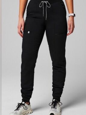 Fabletics Women's Jogger Scrub Pants in black with Drawstring Waist - S